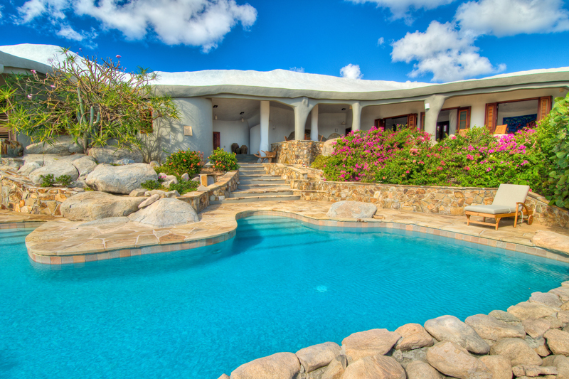 Luxury swimming pool Whalehouse Rock